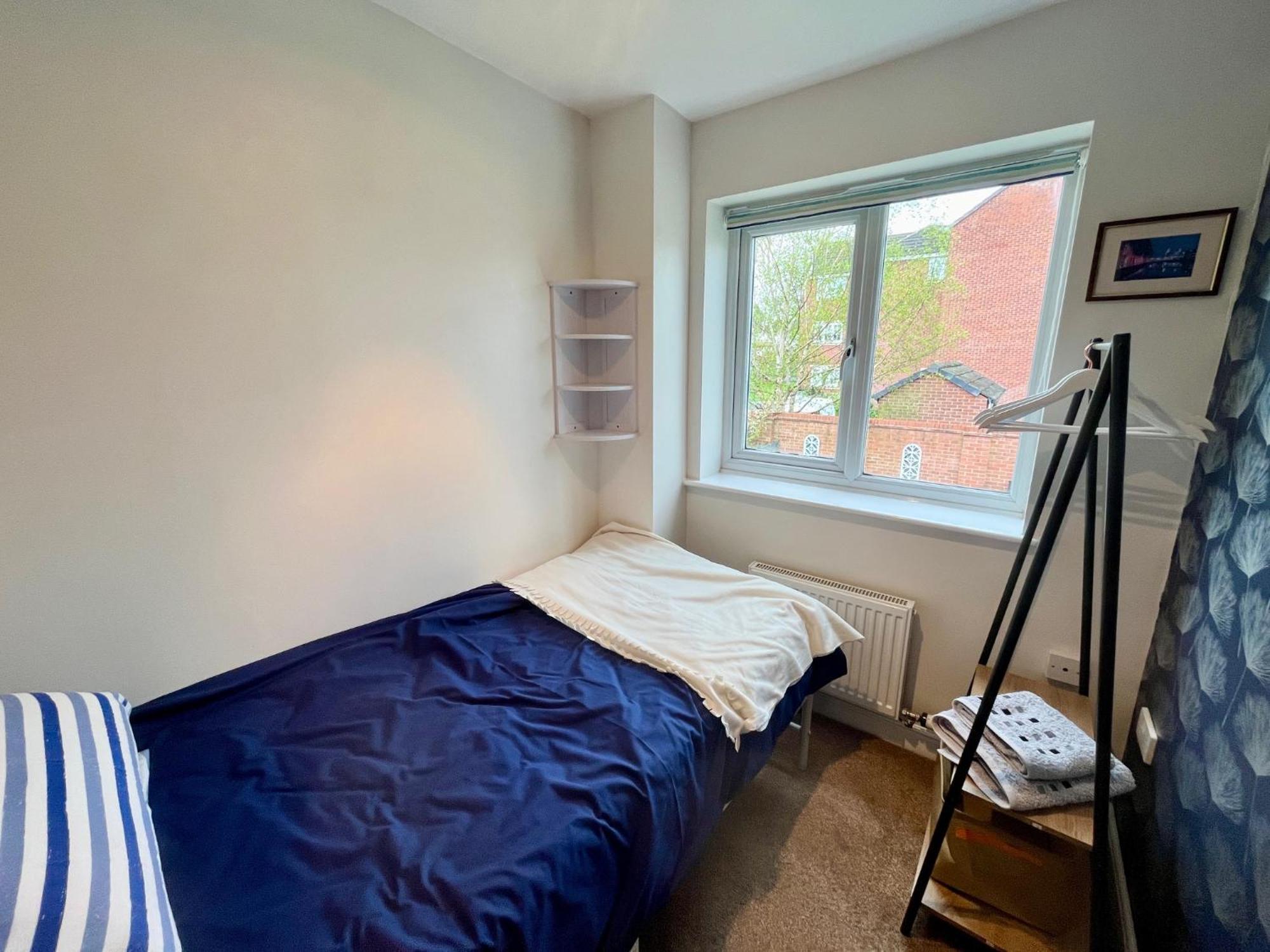 In Our Liverpool Home Sleeps 5 In 2 Double & 1 Single Bedrooms Екстериор снимка