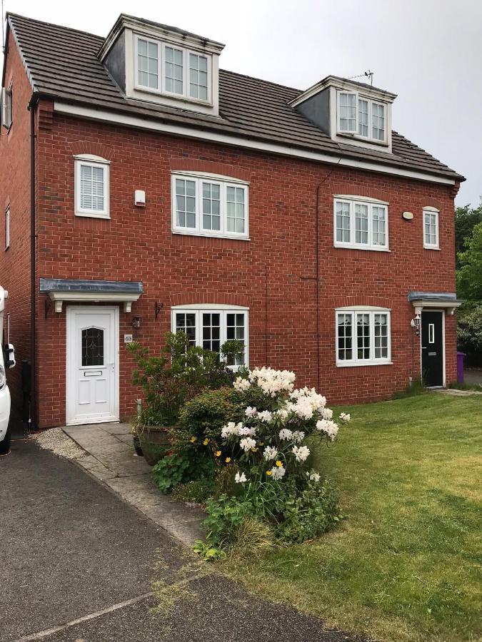 In Our Liverpool Home Sleeps 5 In 2 Double & 1 Single Bedrooms Екстериор снимка